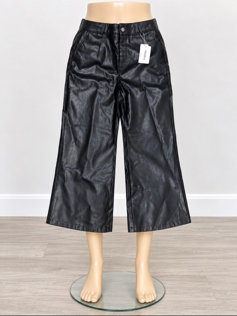 Wide-Leg Faux Leather Crop Pants in Black
